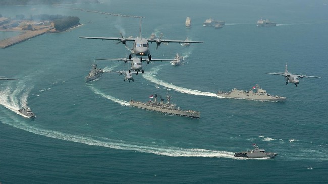 Konsep Poros Maritim membutuhkan dukungan matra laut dan udara. Sementara, kecukupan alutsista kedua matra ini masih bermasalah.