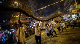 FOTO: Saat 'Naga' Mengelilingi Sudut Hong Kong