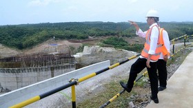 Resmikan Bendungan Tanju, Jokowi Harap Panen di NTB Berlipat