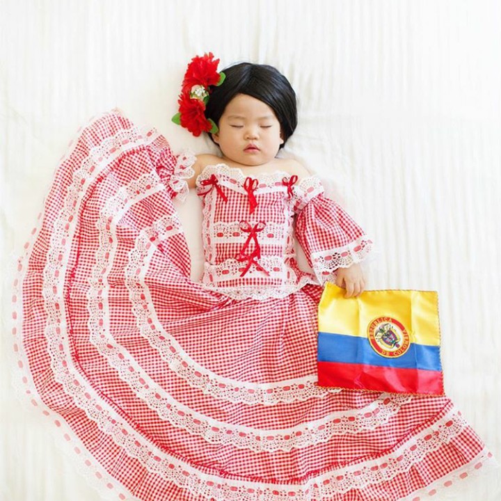 <p> Gaun khas Colombia ini lucu banget ya, Bun! (Foto: Instagram @lauraiz)</p>
