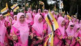 Salah satu agenda dalam perayaan tersebut adalah mengingat masa kejayaan negara yang kaya sumber daya tersebut selama dipimpin Hassanal Bolkiah. (Reuters/Ahim Rani)