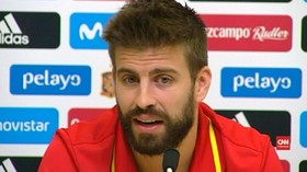 VIDEO: Gerard Pique Pilih Bertahan di Timnas Spanyol