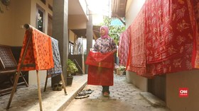 Mpok Laela Si Penjaga Batik Betawi