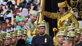 Hassanal Bolkiah naik takhta pada Oktober 1967. Ia merupakan sultan ke-29 Brunei dari keluarganya yang sudah memimpin wilayah itu sejak 600 tahun silam. (AFP Photo/Roslan Rahman)