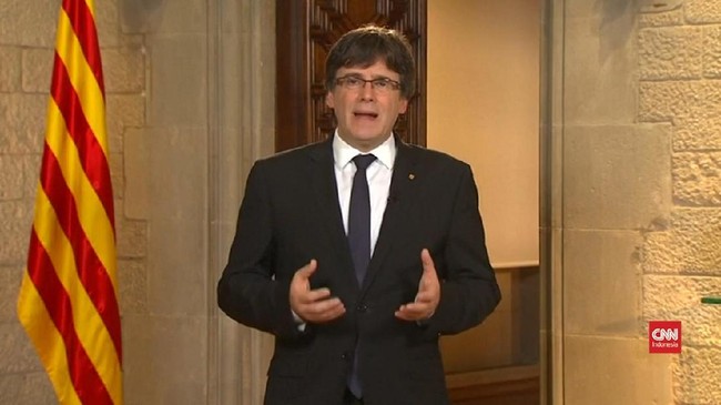 Presiden Catalonia Carles Puigdemont menerima mandat rakyat Catalonia yang ingin merdeka. Namun dia mengusulkan Parlemen untuk menuda deklarasi kemerdekaan ini.