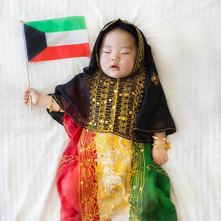 <p>Kalau yang dilengkapi kerudung ini baju dari Negara Kuwait. (Foto: Instagram @lauraiz)</p>