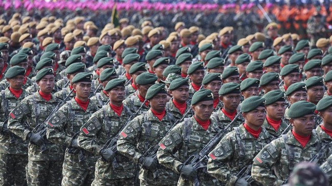 TNI memutasi total 60 Perwira Tinggi dari TNI AD, TNI AL, dan TNI AU. Promosi dan mutasi terbanyak terjadi di Angkatan Darat.