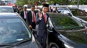 Curhat Jokowi saat Jalan Kaki Menuju Lokasi HUT TNI