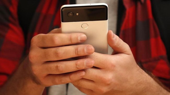 Google Buat Agar Asisten Virtualnya Lebih 'Hidup' Google mengembangkan Assistant agar lebih jenaka, dan memahami karakter pengguna. Salah satunya dengan mengintip kebiasaan pencarian dan fitur favorit pengguna.
