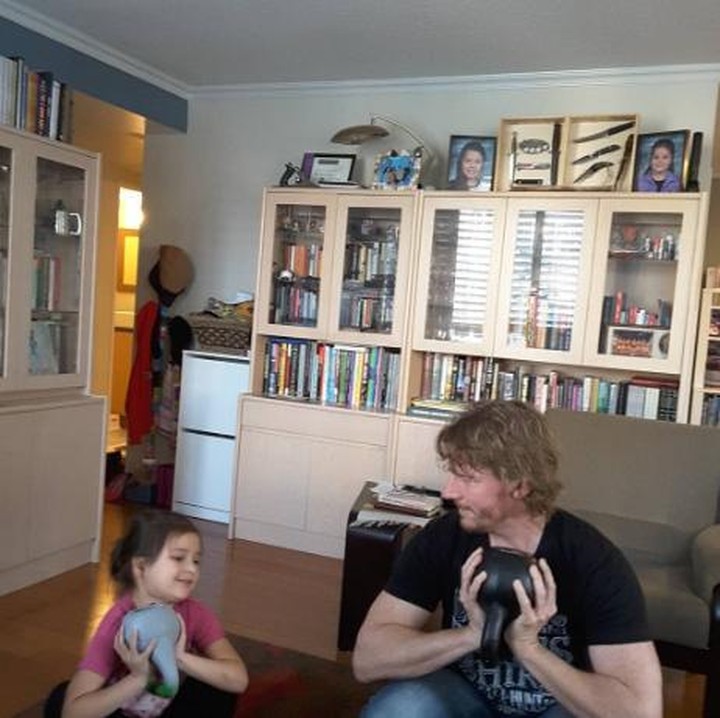 <p>Olahraga jadi lebih seru bareng si kecil. (Foto: Instagram/lilly_reece_)</p>