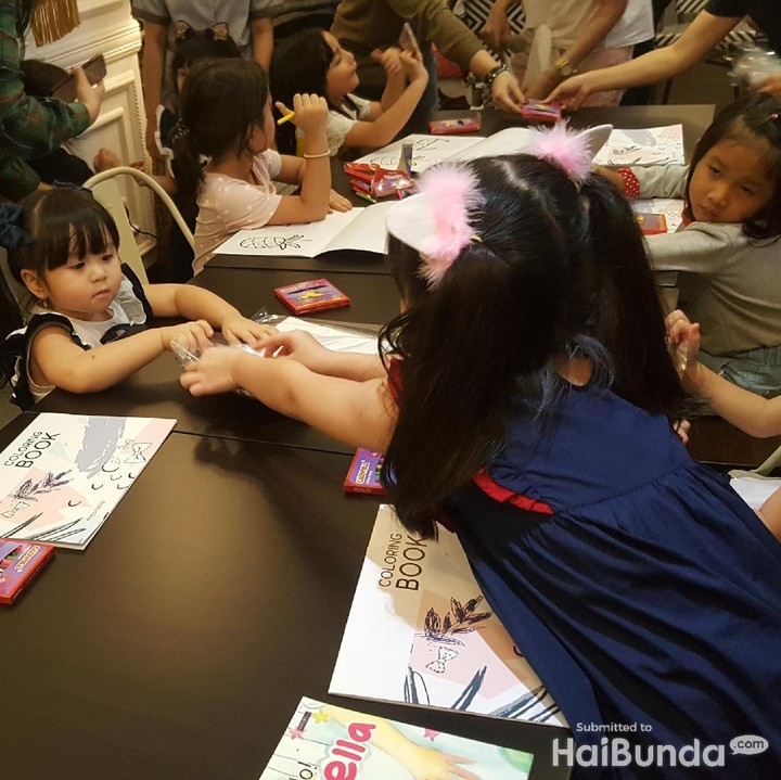 <p>Ketika kegiatan mewarnai di mulai maka semua anak pun jadi heboh deh, Bun. Hi-hi (Foto: Dok.HaiBunda/Amelia Sewaka)</p>