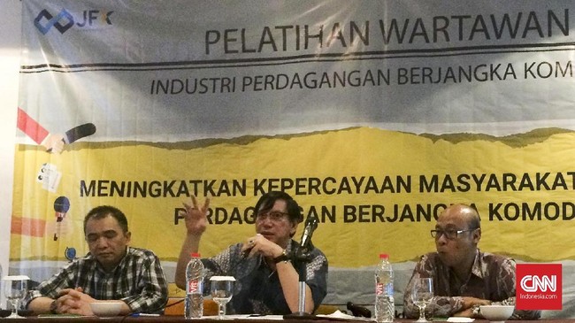 Badan Pengawas Perdagangan Berjangka Komoditi (Bappebti) terus melakukan sosialisasi berupa edukasi kepada masyarakat dan pemerintah