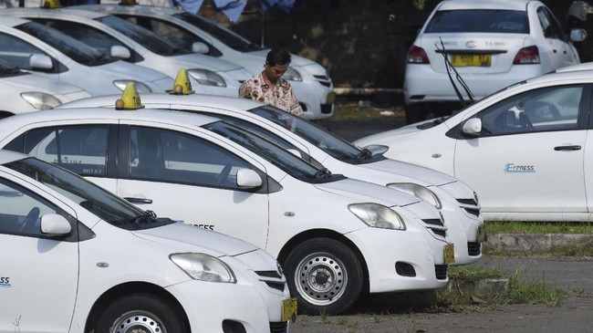 Penurunan harga saham Taksi Express tidak terlepas dari maraknya aksi jual yang disebabkan buruknya kinerja keuangan perusahaan.