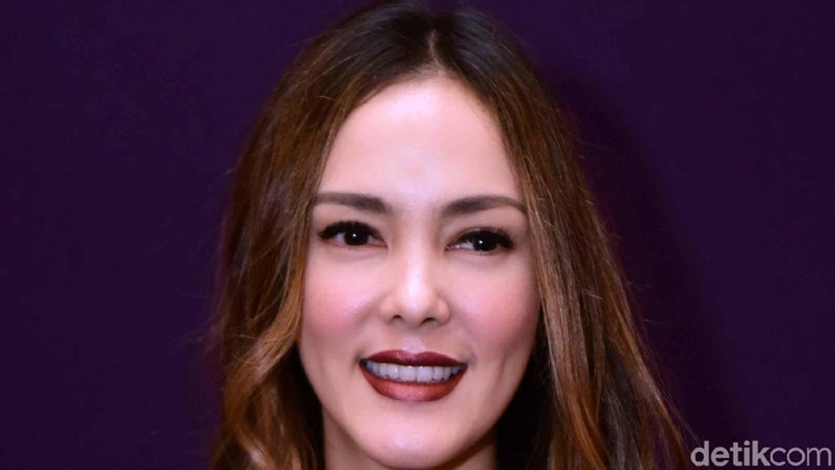 Tips agar dompet nggak 'jebol' dari Cathy Sharon ini perlu Bunda simak, nih.