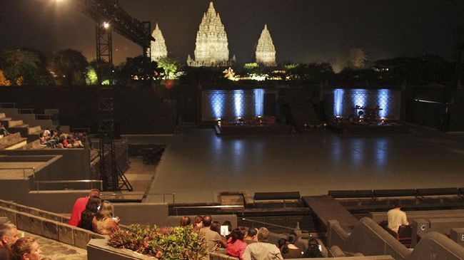Pengamat kebudayaan menilai ide konser di cagar budaya cenderung hanya soal keuntungan industri tanpa melihat risiko terhadap bangunan warisan leluhur.