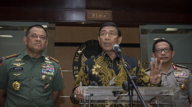 Sebanyak 11 kementerian/lembaga tengah menggodok aturan tunggal tentang pembelian dan penggunaan senjata api agar tak lagi terjadi perdebatan antarinstansi.