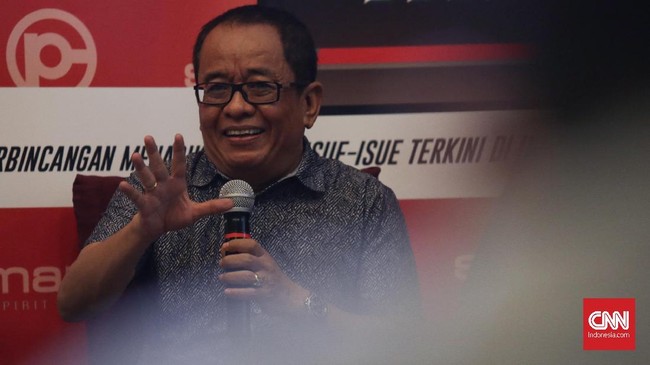 Permintaan pengusaha agar BUMN menjual aset-aset strategisnya kepada pihak swasta dinilai sebagai upaya untuk mengerdilkan perusahaan pelat merah.