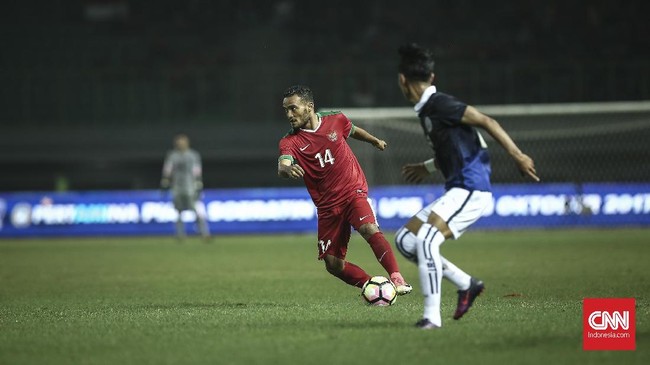 Rizky Pora adalah salah satu pemain langganan Timnas Indonesia sejak 2014. Menjelang kualifikasi Piala Dunia 2022, Rizky justru dicoret pelatih Simon McMenemy.