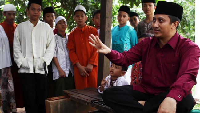 Yusuf Mansur Juga Incar Bisnis Pengiriman Uang Internasional Tak hanya berencana merilis produk reksa dana, ustaz bernama asli Jam'an Nur Chotib ini juga mengincar bisnis remitansi, khususnya untuk TKI.