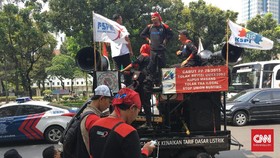 Ratusan Buruh Gelar Demo di Depan Istana Negara