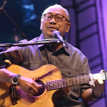 Lirik Lagu Berita Kepada Kawan - Ebiet G Ade