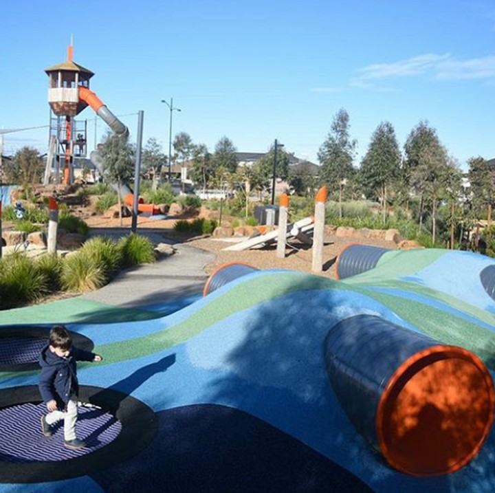 <p>Kalau playground Woodlea yang terletak di Melbourne ini luas banget, Bun. (Foto: Instagram @bumpintomums)</p>