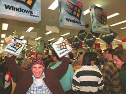 25 Tahun Lalu Ada Antrean di Toko Elektronik, Tapi Bukan untuk Beli iPhone
