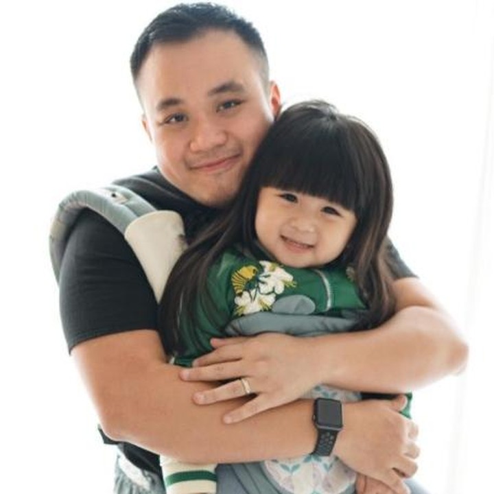 <p>Nah, kalau ini Moonella bersama sang ayah. (Foto: Instagram/babymoonella)</p>