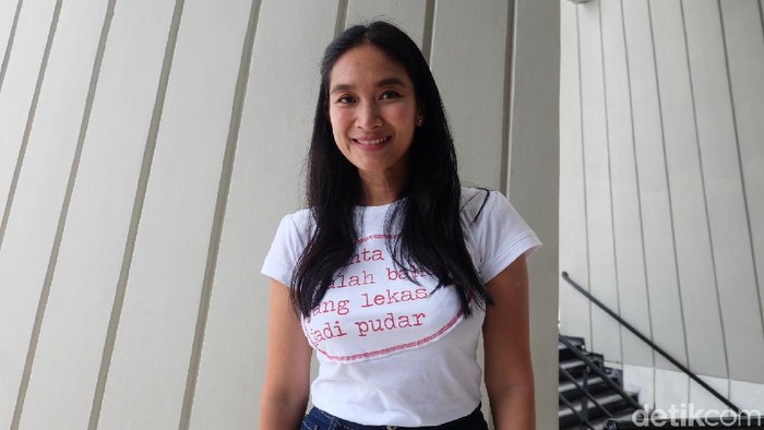 Kabar Terbaru Happy Salma, Pernah Pindah Agama dan Sosok yang Banyak Diidolakan Artis Muda