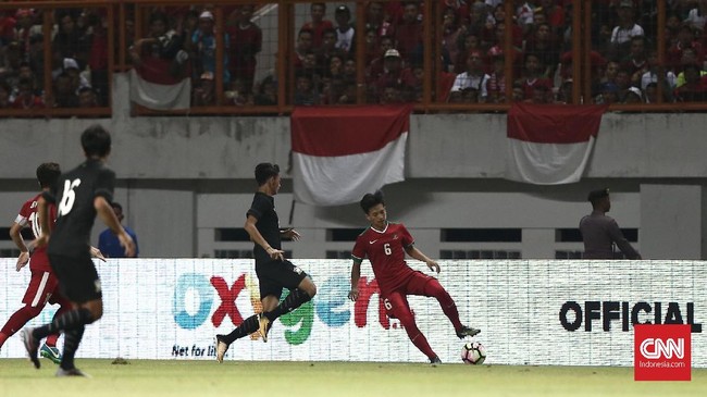 Pelatih Timnas Indonesia Indra Sjafri tak lupa memberikan pujian kepada para suporter yang telah memadati stadion dan mendukung timnya berlaga.