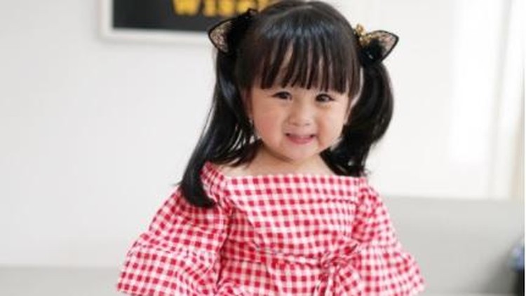 Moonella, si selebgram anak, dikenal sebagai bocah penurut. Kenapa Moonella bisa nurut banget ya?