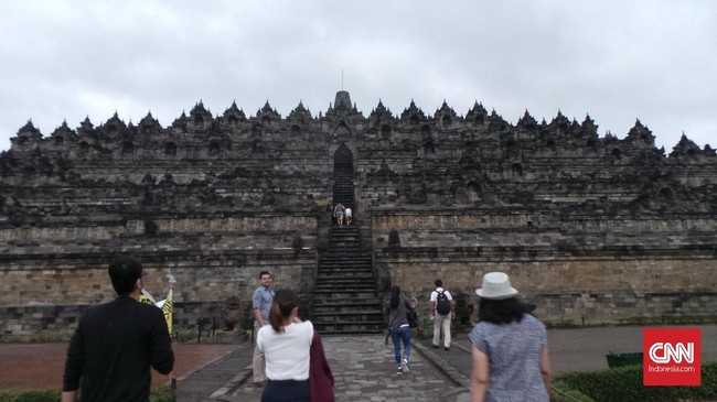 Dua wisatawan Indonesia yang akan berkunjung di kawasan Borobudur dinyatakan positif Covid-19 setelah menjalani tes swab. 