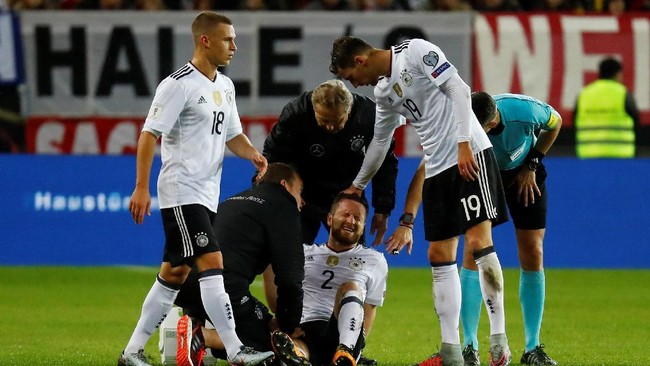 Jerman berhasil mencatat rekor 100 persen menang di babak kualifikasi Piala Dunia 2018 usai menaklukkan Azerbaijan di laga terakhir.