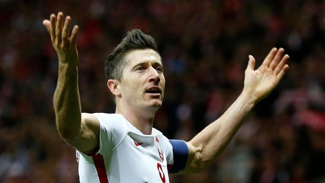 Robert Lewandowski jadi pemain pertama yang mampu mencetak 16 gol dalam babak kualifikasi Piala Dunia zona Eropa.