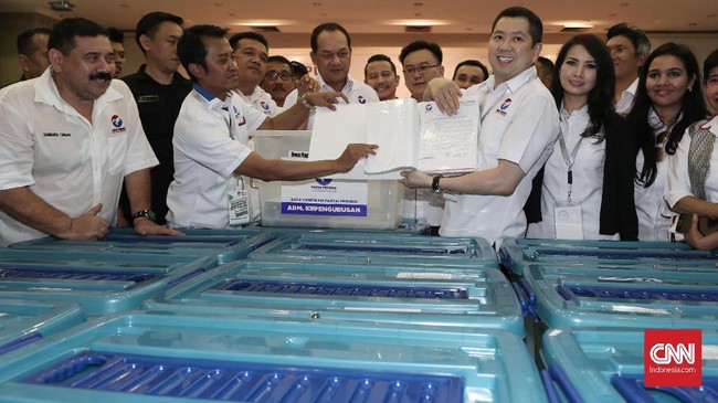 Setelah berkas Perindo dinyatakan lengkap, KPU selanjutnya akan memulai proses verifikasi administrasi pada partai pimpinan Hary Tanoe tersebut.