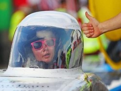 Wujud Mobil Bertenaga Surya Melintasi Pedalaman Australia