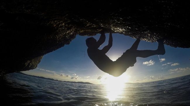 Selain melihat Komodo, wisatawan yang datang juga sering melakukan aktivitas menyelam. Saat ini ada dua area di TNK yang rawan rusak jika tak dijaga.