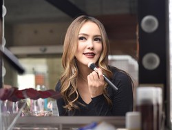 Tips Cantik ala Cathy Sharon