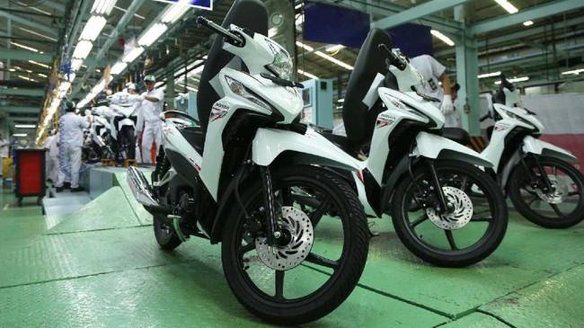 Produsen sepeda motor merespon target penjualan AISI sebesar 6,1 juta unit tahun dengan menaikkan penjualan.