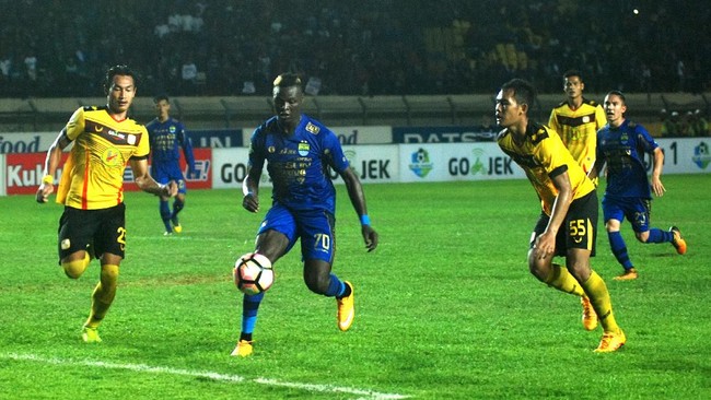 Direktur Operasional PT LIB, Tigor Shalomboboy mengatakan, semua keputusan terkait sanksi Persib Bandung tergantung Komdis PSSI.