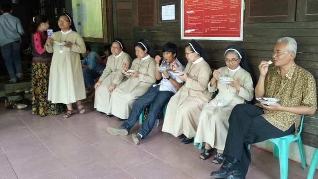 Para suster Sang Timur memiliki andil yang sangat besar bagi pelayanan gerejawi melalui pendidikan bagi masyarakat terlebih di pedalaman sekalipun.