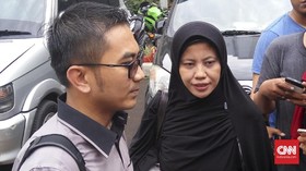 Istri Jenguk Jonru Sebelum Diperiksa Polisi