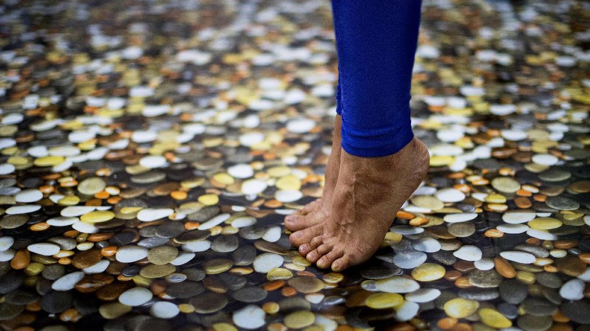 Manfaat Pose Yoga Mengangkat Kaki ke Dinding, Stres Reda Seketika