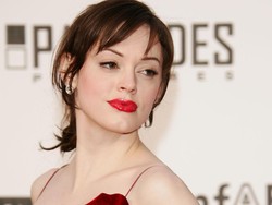 Rose McGowan Merasa Damai Pemerkosanya Sudah Dijatuhi Hukuman Penjara