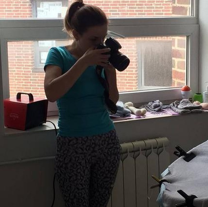 <p>Seakan mengerti, si bayi anteng banget pas dipotret. (Foto: Instagram/ @marialugovaya)  </p>