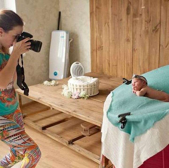 <p>Kalau Bunda, kira-kira berani nggak nih motret si kecil kayak gini? He-he-he. (Foto: Instagram/ @marialugovaya)</p>