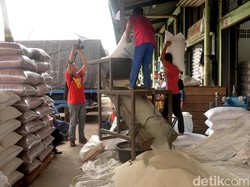 Pasar Cipinang Diguyur Beras Demi Redam Lonjakan Harga, Ombudsman: Telat!