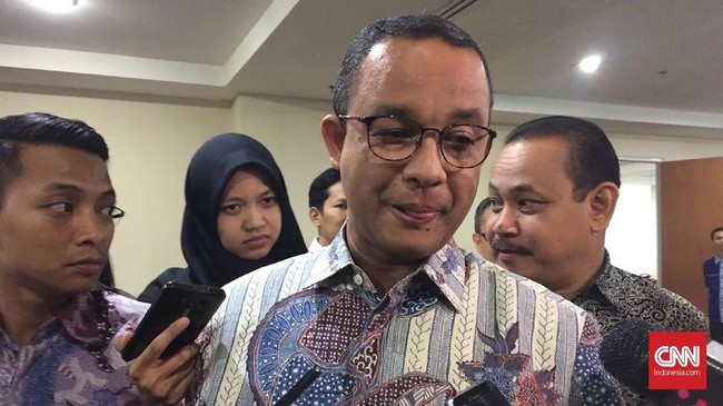 Daging kurban yang siap santap akan dibagikan ke warga. Anies ingin masyarakat ekonomi menengah ke bawah bisa ikut mencicipi masakan dari koki hotel berbintang.