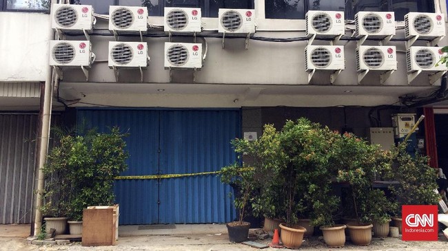 Warga dan pekerja di sekitar lokasi T1 Sauna sama sekali tak tahu tempat itu menjadi ajang pesta gay. Warga juga tak curiga sebelum polisi menggerebek.