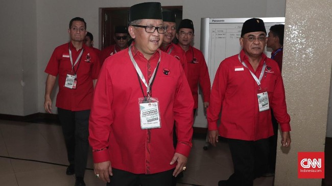 Sekretaris Jenderal PDIP Hasto Kristiyanto mengisyaratkan tak akan mengusung Ridwan Kamil saat Pilgub Jabar 2018.